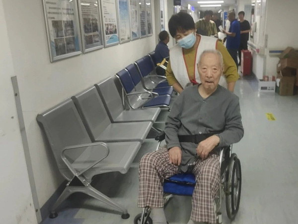 暖心陪诊解难题 专业守护显真情